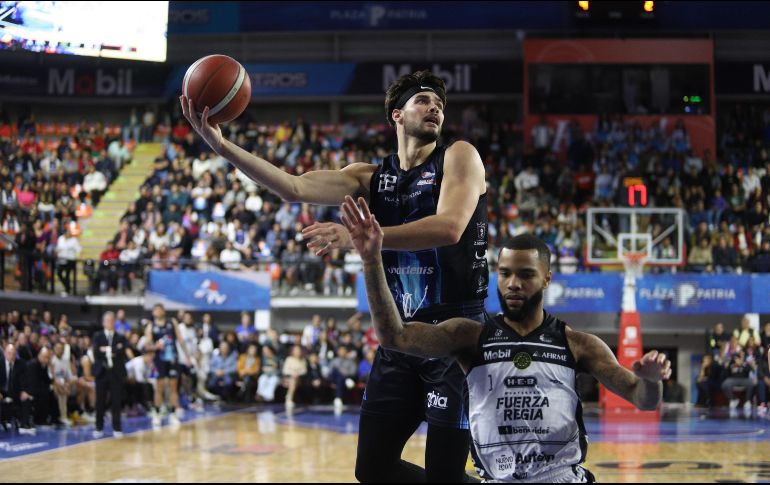 El Gimnasio Nuevo León Unido será la sede de los tres próximos encuentros entre la quinteta jalisciense y Fuerza Regia. ESPECIAL/ 