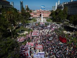Los manifestantes marcharon por las principales avenidas de la capital argentina en dirección hacia la Casa Rosada. EFE/ I. Fontana.