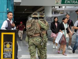 Ecuador vive momentos de gran tensión tras la incursión de un comando armado en TC Televisión. EFE/ M. Torres