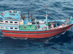 Este bote transportaba componentes de misiles de fabricación iraní con destino a los hutíes yemeníes en el mar Arábigo. AP