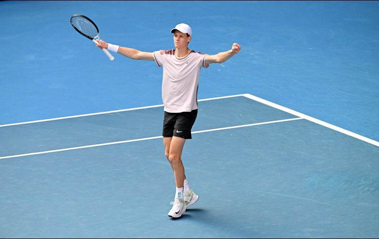 Sinner será el jugador más joven que buscará el título masculino en Australia desde que Djokovic ganó el primero de sus 10 títulos en el 2008. EFE / J. Ross