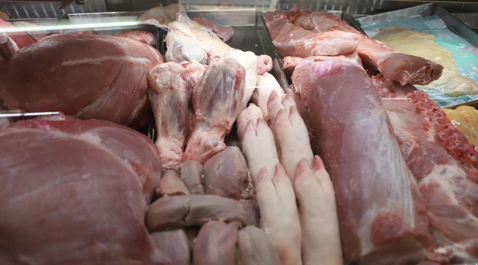 Las carnes de bovinos, aves, cerdo y ovinos que no tienen certificación se venden con bacterias, microorganismos o materiales extraños que pueden provocar problemas de salud. EL INFORMADOR / ARCHIVO