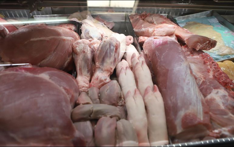 Las carnes de bovinos, aves, cerdo y ovinos que no tienen certificación se venden con bacterias, microorganismos o materiales extraños que pueden provocar problemas de salud. EL INFORMADOR / ARCHIVO