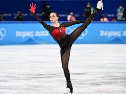 El caso de Kamila Valíeva se dio en los Juegos Olímpicos de Invierno de Beijing 2022, cuando se conoció que la patinadora había dado positivo por la sustancia trimetazidina en un control realizado dos meses antes. AFP / ARCHIVO
