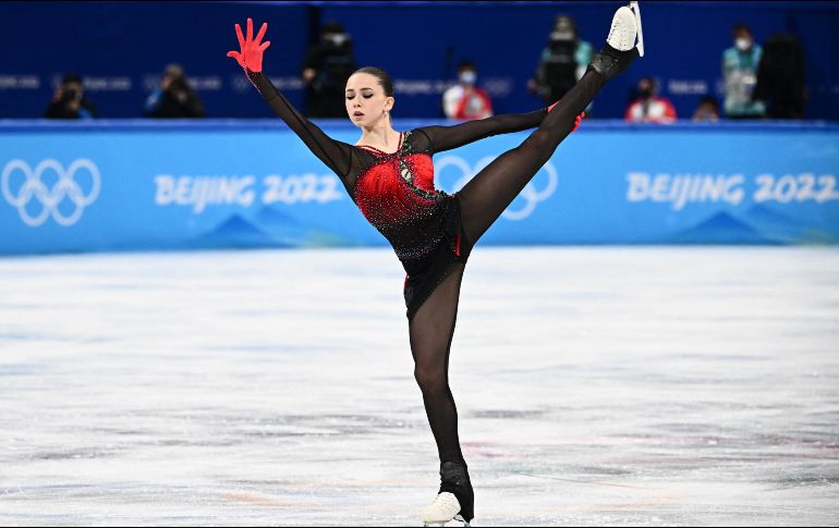 El caso de Kamila Valíeva se dio en los Juegos Olímpicos de Invierno de Beijing 2022, cuando se conoció que la patinadora había dado positivo por la sustancia trimetazidina en un control realizado dos meses antes. AFP / ARCHIVO