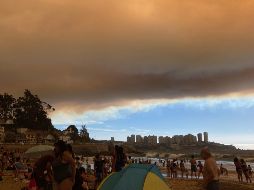 El incendio se extendió hasta la vecina localidad de Concón, que acoge dunas únicas en Chile. EFE