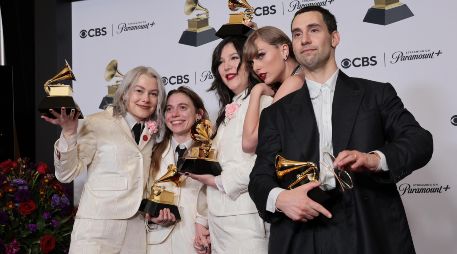 Taylor Swift y su equipo tuvieron una gran noche en los Grammys 2024. EFE / Alisson Dinner