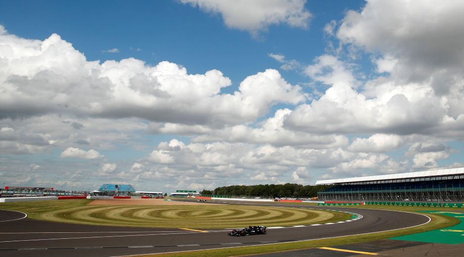 El circuito de Silverstone, de 5.8 km y 18 curvas, es uno de los iconos del automovilismo mundial. AFP / ARCHIVO