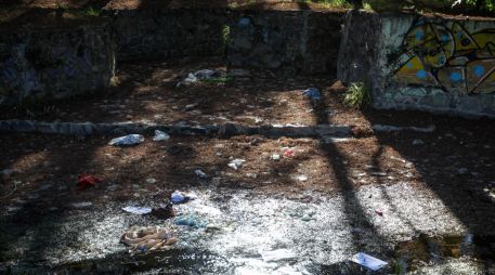 La mayoría de los residuos que caen al canal de Patria tirados por ciudadanos. El Ayuntamiento de Guadalajara ha sancionado a 179 en este año. EL INFORMADOR/H. Figueroa