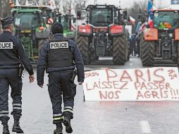 Agricultores franceses mantienen barricadas como parte de protestas a nivel nacional convocadas por varios sindicatos sobre salarios, impuestos y regulaciones del sector. AFP