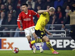 El PSV de Hirving “Chucky” Lozano no logró aprovechar su localía para obtener la victoria ante el Borussia Dortmund. EFE/ M. VAN STEEN.