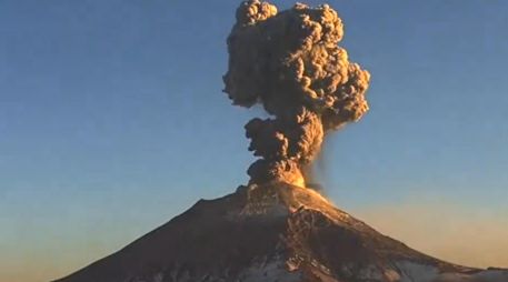 Volcán Popocatépetl registra impresionante explosión (VIDEO)
