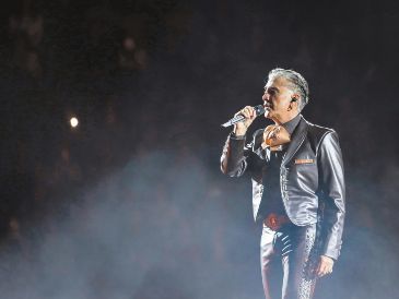 Con el concierto de anoche, Alejandro Fernández arrancó su tour por México “Amor y Patria”, donde destaca sus raíces mexicanas. EL INFORMADOR/ H. Figueroa