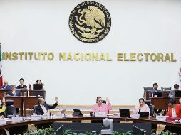 Sesión ordinaria en el Instituto Nacional Electoral encabezada por la consejera presidenta Guadalupe Taddei (centro). EL UNIVERSAL
