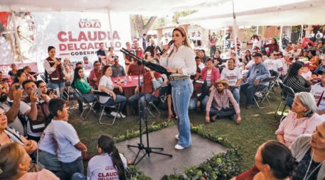 Claudia  Delgadillo, candidata de la coalición “Sigamos Haciendo Historia en Jalisco”, durante su visita a Tequila. ESPECIAL