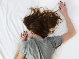 Aunque se recomienda un horario de sueño regular, los investigadores enfatizaron que una hora de sueño más no es perjudicial. UNSPLASH / V. Muslakov.