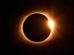 Por su parte, la NASA recomendó que solo es seguro mirar el eclipse por medio de filtros solares especiales. Unsplash