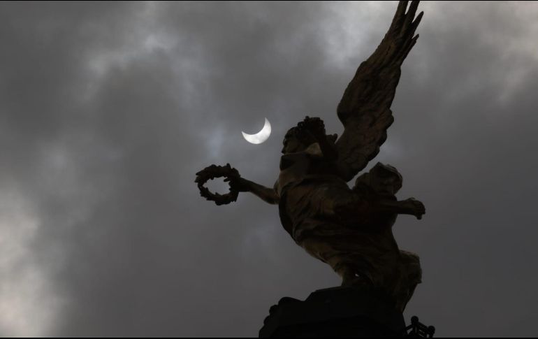 La UNAM da una serie de consejos para poder observar con seguridad el eclipse total de sol más importante en lo que va del siglo. SUN / ARCHIVO