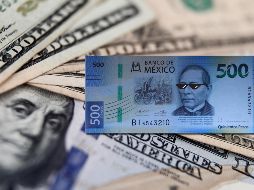 Hasta las 11:00 horas de este lunes, la divisa mexicana se vendía en 16.33 pesos por dólar al mayoreo. EFE / ARCHIVO