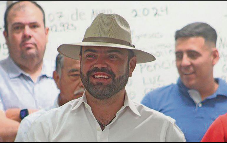 Gerardo Quirino Velázquez dialogó con los líderes de la Zona Valle y reconoció la valiosa contribución de Palos Leija como líder activista en la comunidad. ESPECIAL