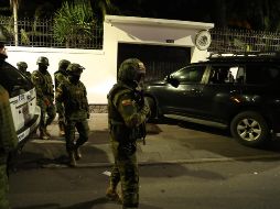 Autoridades ecuatorianas irrumpen en la Embajada de México para detener a exvicepresidente Jorge Glas. EFE