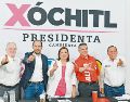 Xóchitl Gálvez está acompañada de los dirigentes nacionales del PAN, PRI y PRD, luego de una reunión donde acordaron sumar esfuerzos para ganar la Presidencia del país. ESPECIAL