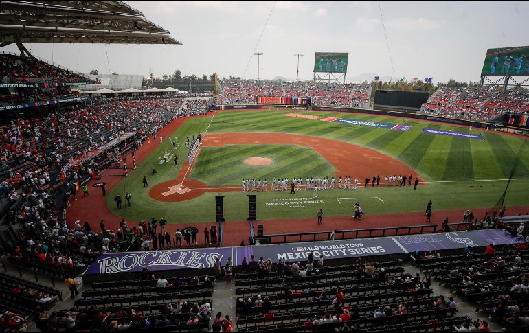 Los aficionados al “Rey de los Deportes” abarrotaron el estadio Alfredo Harp Helú para recibir a Astros y Rockies. EFE/I. Esquivel