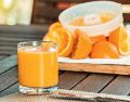 El jugo de naranja aporta distintas vitaminas y minerales que aportan en nuestra salud. ESPECIAL/Foto de Steve Buissinne en Pixabay