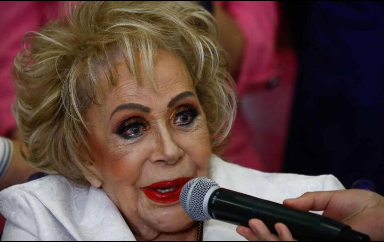 Silvia Pinal generó controversia en las redes sociales después de una entrevista en la que tuvo dificultades para responder preguntas, antes de recibir un reconocimiento por sus 75 años de carrera en el teatro Rafael Solana. SUN / ARCHIVO