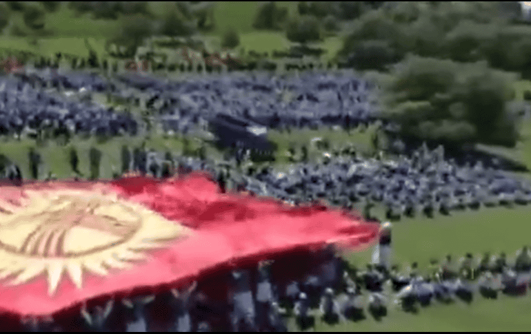 La camioneta era utilizada por un vendedor de helados que se bajó y olvidó poner el freno de mano. ESPECIAL.