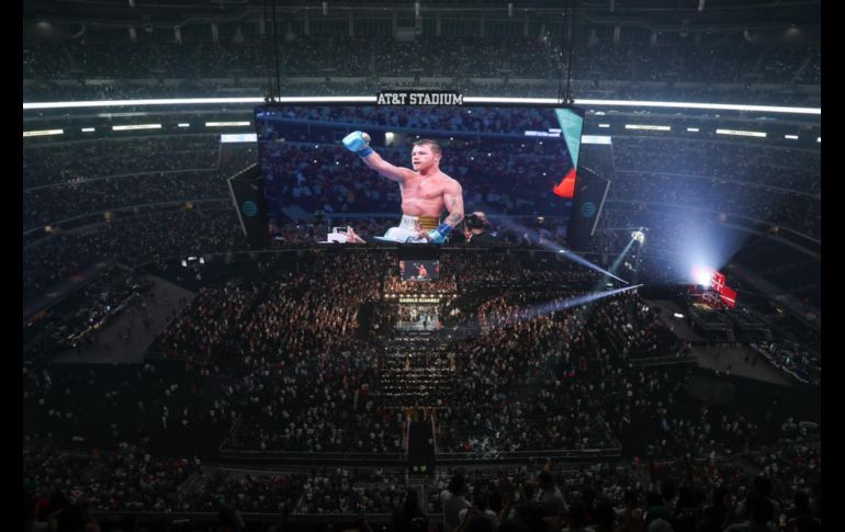 El 'Canelo' ha sido acompañado en el ring por grandes celebridades. FACEBOOK / Canelo Álvarez