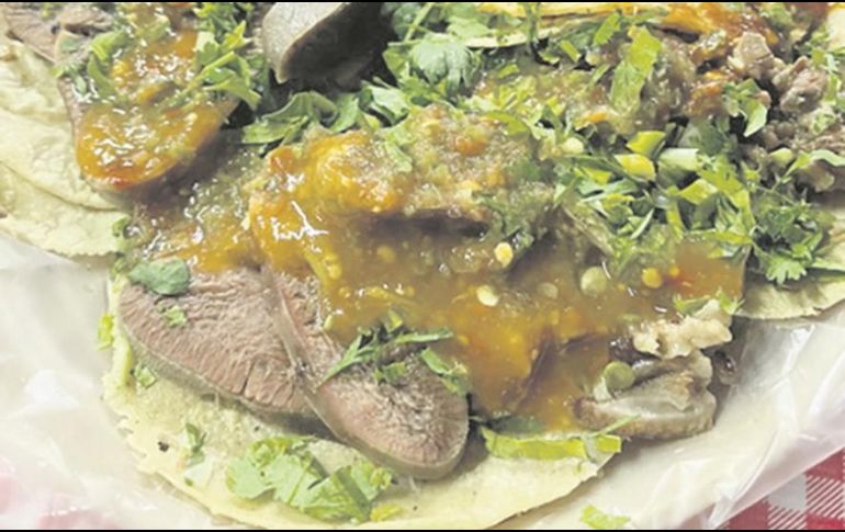 Si te encuentras cerca de Plaza Patria, tienes que probar el sabor de los Tacos Don Luis. CORTESÍA