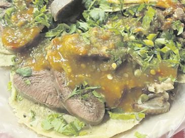 Si te encuentras cerca de Plaza Patria, tienes que probar el sabor de los Tacos Don Luis. CORTESÍA