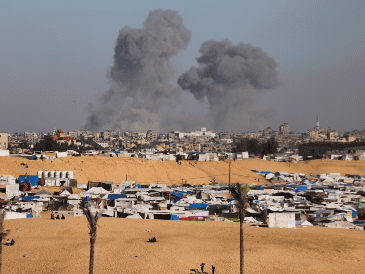 Ataque aereo israelí en el este de Rafah, Franja de Gaza. AP/I. Abu Dayyah