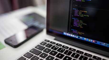 Las consecuencias van desde suplantación de identidad hasta robo de información y cuentas bancarias. Pixabay.