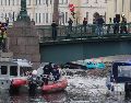 La temperatura del agua en los canales de la ciudad báltica es más baja de lo habitual, ya que estos días Rusia sufre una ola de frío anómala para esta época del año. EFE/A.  Maltsev.