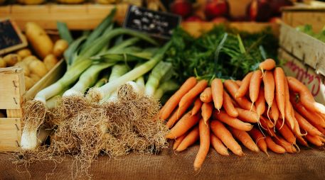 No debe ser sorpresa que la zanahoria sea un ingrediente más dentro de esta lista, ya que es comúnmente consumida cruda. UNSPLASH / P. Wendt