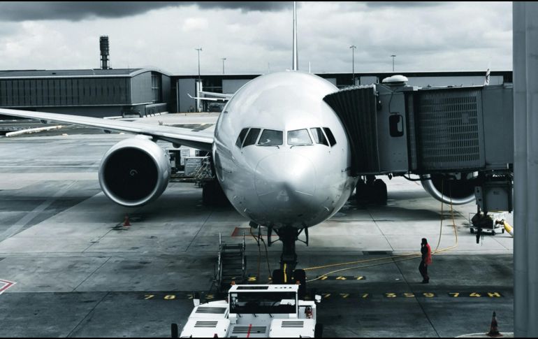 El Gobierno de Estados Unidos puso a disposición del sector de la aviación, una serie de recomendaciones para hacer frente a la migración irregular. ESPECIAL/Foto de Kevin Bosc en Unsplash