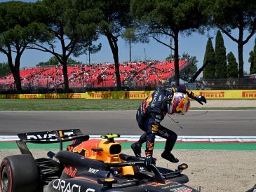 Este sábado día para el olvido para el piloto tapatío del equipo Red Bull, Sergio "Checo" Pérez. AFP / A. Isakovic