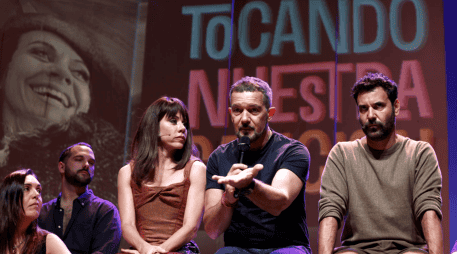 Antonio Banderas presentó el musical “Tocando nuestra canción”, una comedia romántica que protagonizada por María Adamuz y Miquel Fernández. EFE/Jorge Zapata