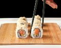 Aunque comidas como el sushi son conocidas en México, su preparación antes sólo tenía que ser hecha por chefs expertos o en restaurantes japoneses. UNSPLASH / Önder Örtel