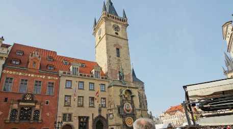 El reloj astronómico en la plaza vieja. Una experiencia que vale la pena ver, especialmente si se hace temprano. EL INFORMADOR/F. González