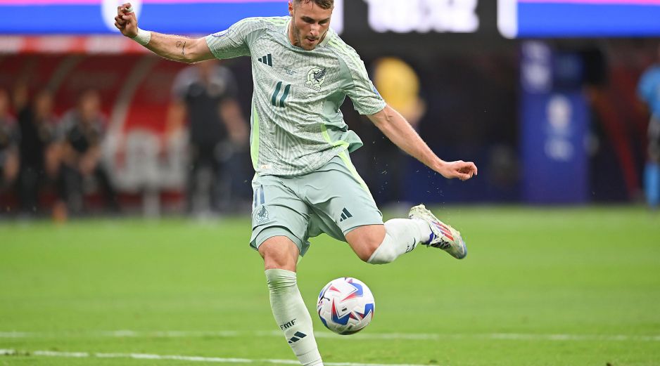 SANTIAGO GIMÉNEZ. El resultado que desencadenó las críticas para el técnico y los jugadores, quienes no encontraron la anotación pese a tener un buen primer tiempo. IMAGO7