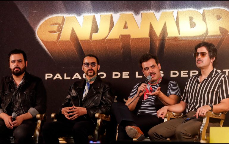 Los integrantes del grupo mexicano Enjambre participan durante una conferencia de prensa este jueves en el Palacio de los Deportes de Ciudad de Mexico. EFE/Isaac Esquivel