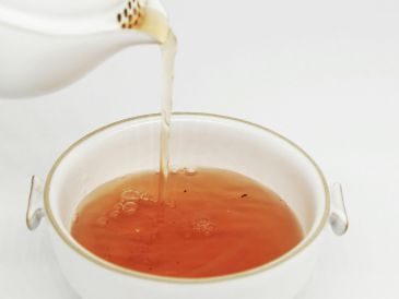 El té de toronjil es una opción natural y efectiva para promover la relajación. ESPECIAL / Foto de CHI CHEN en Unsplash