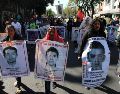 A 88 días de que termine el sexenio de Andrés Manuel López Obrador, el Presidente se compromete a no dar carpetazo al caso Ayotzinapa. En la fotografía padres de los 43 desaparecidos durante manifestación en diciembre del 2019. NOTIMEX / ARCHIVO
