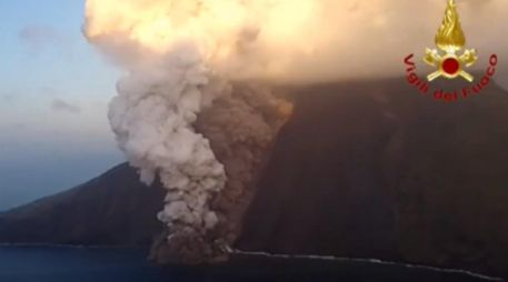 La inesperada erupción del volcán en 2019 dejo una víctima mortal.  ESPECIAL / YOUTUBE /  Le Figaro Actualités