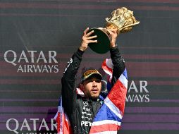 Lo más conmovedor de esta victoria es que Hamilton rompió una sequía de dos años y siete meses sin ganar una carrera. EFE / P.  POWELL