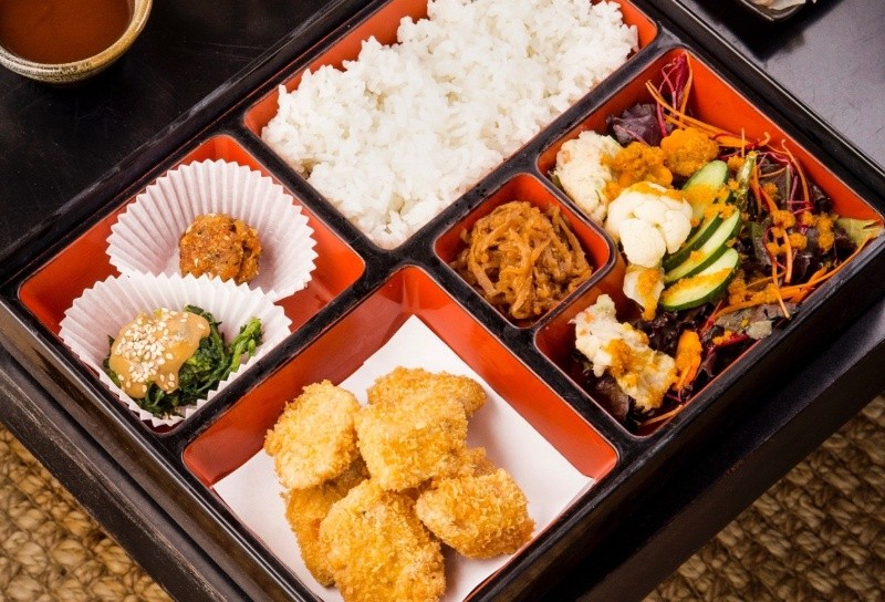 El menú del restaurante cuenta con una amplia gama de platillos que dan cuenta de la gastronomía japonesa a sus visitantes. ESPECIAL / Fotografía de Deigo cocina tradicional japonesa en Facebook