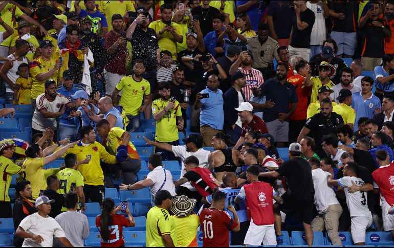Tras el triunfo de Colombia contra Uruguay, los jugadores uruguayos Darwin Núñez, Ronald Araújo y José María Giménez saltaron a las gradas y se pelearon con unos aficionados colombianos. AFP / T. Nwachukwu